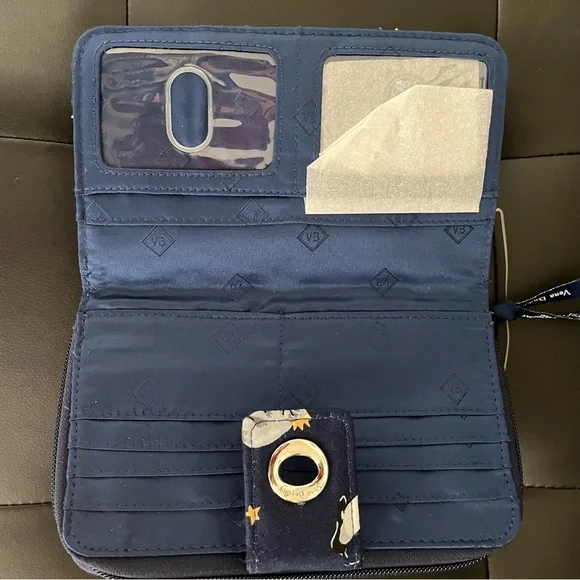 NWT Vera Bradley Christmas Pattern Wallet, Navy Blue Background - Picture 4 of 5